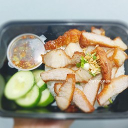 หมูสามชั้นทอดน้ำปลา+ข้าว (ฟรีน้ำจิ้มแจ่ว)