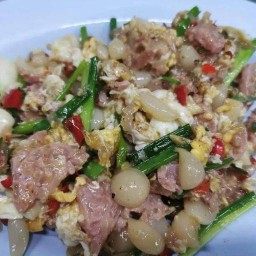 แหนมผัดไข่