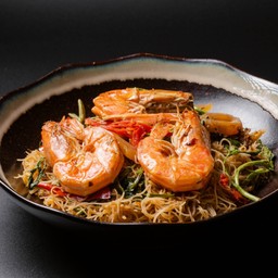 หมี่ผัดกะเฉดกุ้ง Stir Fired Rice Vermicelli with Water Minosa and Prawns