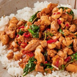 ข้าวราดกระเพราไก่