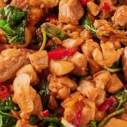 กระเพราไก่ (เป็นกับข้าว)