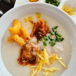 โจ๊กซีโครงพร้อมไข่