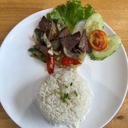 ข้าวทอดกระเทียมเนื้อ