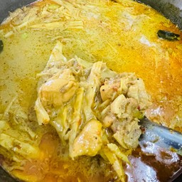 แกงหน่อไม้สดไก่