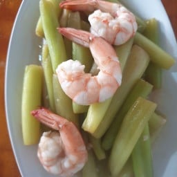 ผักสายบัว-กุ้ง