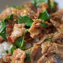 ข้าวกะเพรา หมูหมัก พิเศษ