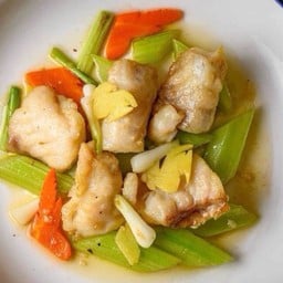 เนื้อปลาเก๋าผัดคื่นช่าย M