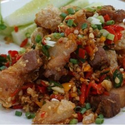 หมูกรอบคั่วพริกเกลือ