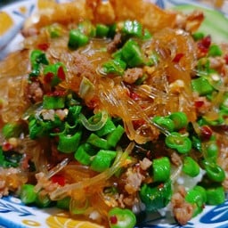 กะเพราวุ้นเส้น (ใส่หมูสับ)