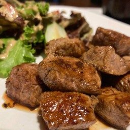 สเต็กเนื้อลูกเต๋าญี่ปุ่น