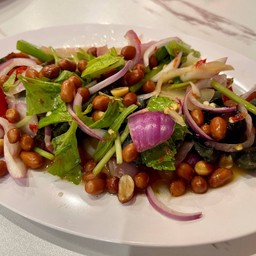 ยำถั่วลิสง