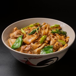 ผัดซีอิ๊วเส้นใหญ่ Stir Fried Wide Rice Noodle with Black Soy Sauce