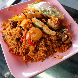 ข้าวผัดคลุกต้มยำทะเล