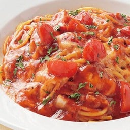 Spaghetti Tomato and mozzarella สปาเก็ตตี้มะเขือเทศชีส (ไม่มีเนื้อสัตว์)