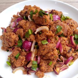 ลาบไก่กรอบ