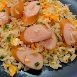ข้าวผัดไส้กรอก
