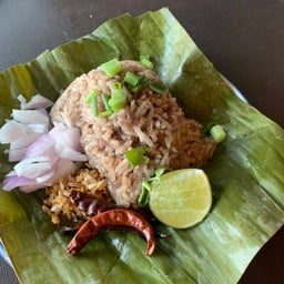 ข้าวกั้นจิ้นและเครื่องเคียง