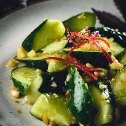 แตงกวาเย็นซอสกระเทียม