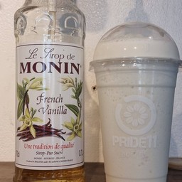 นมสดวนิลลาปั่น-fresh milk vanila frappe(20 oz.)