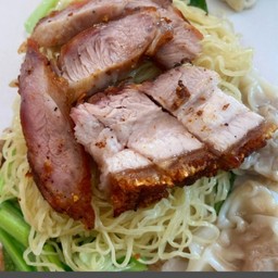 บะหมี่เกี๊ยวหมูใส่หมูแดงหมูกรอบ3ห่อ