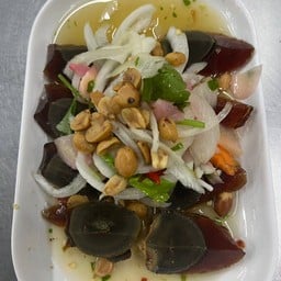 ยำไข่ม้า