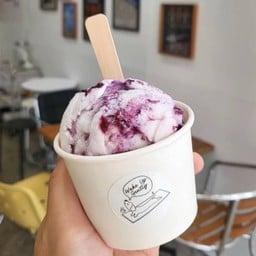 Blueberry yogurt