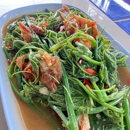 แม้วหมูกรอบ