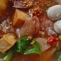 โอ๋ตี๋ก๋วยเตี๋ยวต้มยำ ข้าวขาหมู