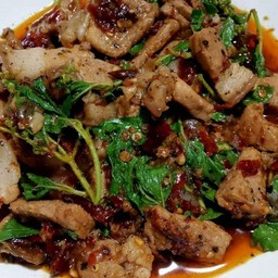 กะเพราหมูชิ้น (ราดข้าว)