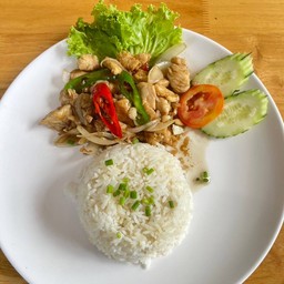 ข้าวทอดกระเทียมไก่