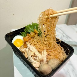 หมี่คลุกไก่ฉีก จริงใจ