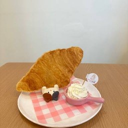 Flat Croissant+Cream Sauce