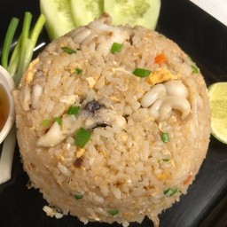 ข้าวผัดหนวดหมึก