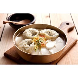 사골떡만둣국. Tteok Mandu Guk (Sagol)
