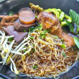 ก๋วยเตี๋ยวไก่ตุ๋นมะระยายแลง&อาหารตามสั่ง ถนน 345
