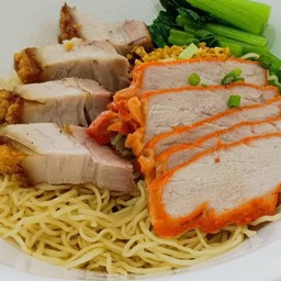 บะหมี่หมูแดง + หมูกรอบ