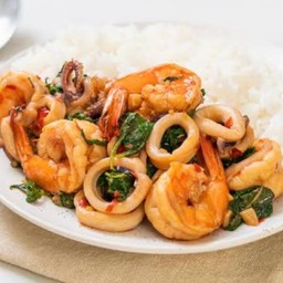 ผัดกะเพรากุ้ง+ปลาหมึก