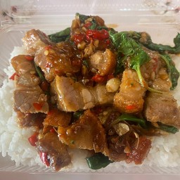 หมูกรอบผัดกะเพราราดข้าว