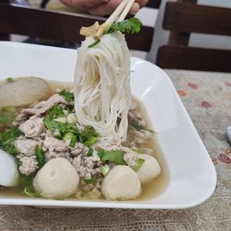 ก๋วยเตี๋ยวหมูน้ำใส โบราณ น้องแฝด