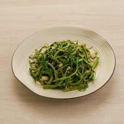 ผัดผักกระเฉดน้ำมันหอย