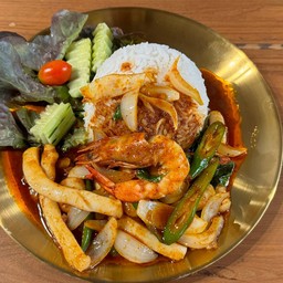 ข้าวราดต้มยำทะเลแห้ง