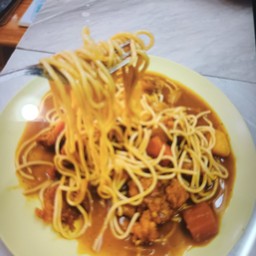 สปาเก็ตตี้แกงกระหรี่ไก่กรอบ