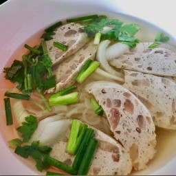 เฝอหมูยอ