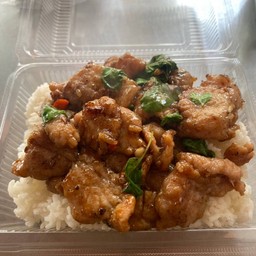 ผัดกระเพราหมูชิ้น
