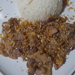 หมูกระเทียมราดข้าว