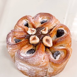 Nutella flower Crossiant