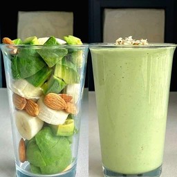 อะโวคาโดกล้วยหอมอัลมอนด์สมูทตี้