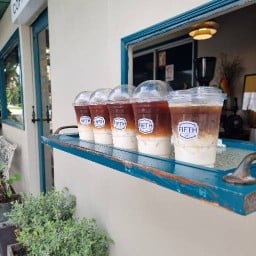 FIFTH CAFÉ