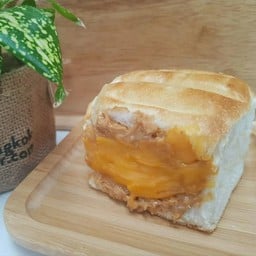 ปังปิ้ง เนยถั่ว+คัสตาร์ดไข่เค็ม