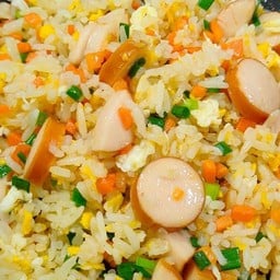 ข้าวผัดไส้กรอก